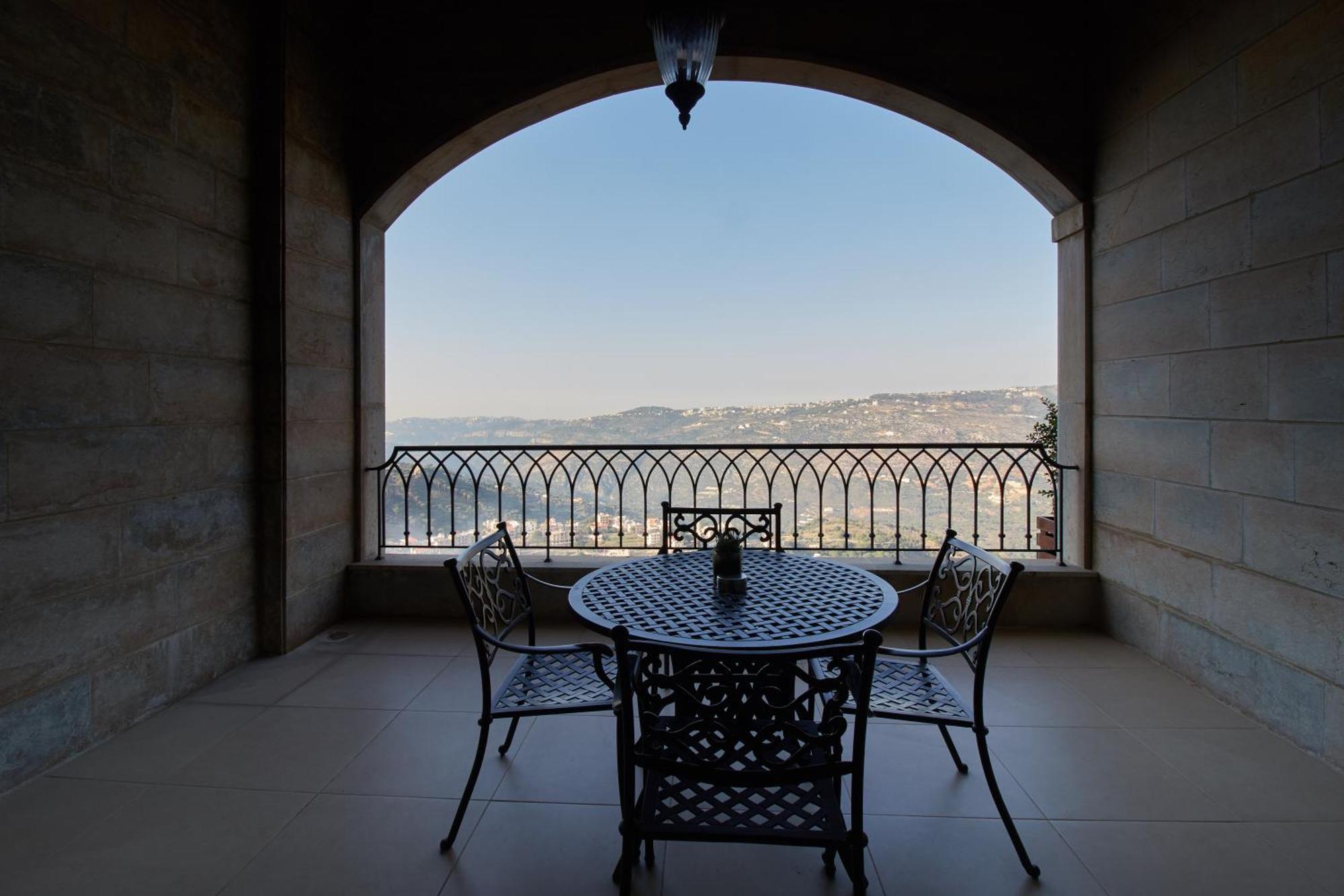 Cherry Blossom Boutique Hotel Bhamdoun Bagian luar foto