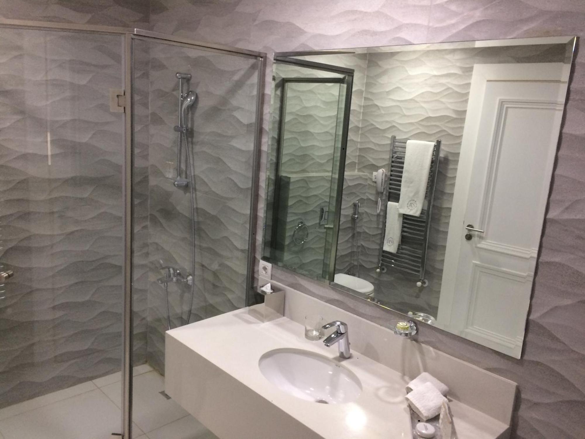 Cherry Blossom Boutique Hotel Bhamdoun Bagian luar foto