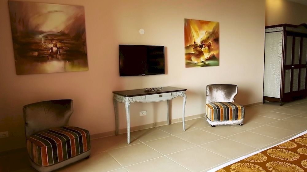Cherry Blossom Boutique Hotel Bhamdoun Bagian luar foto