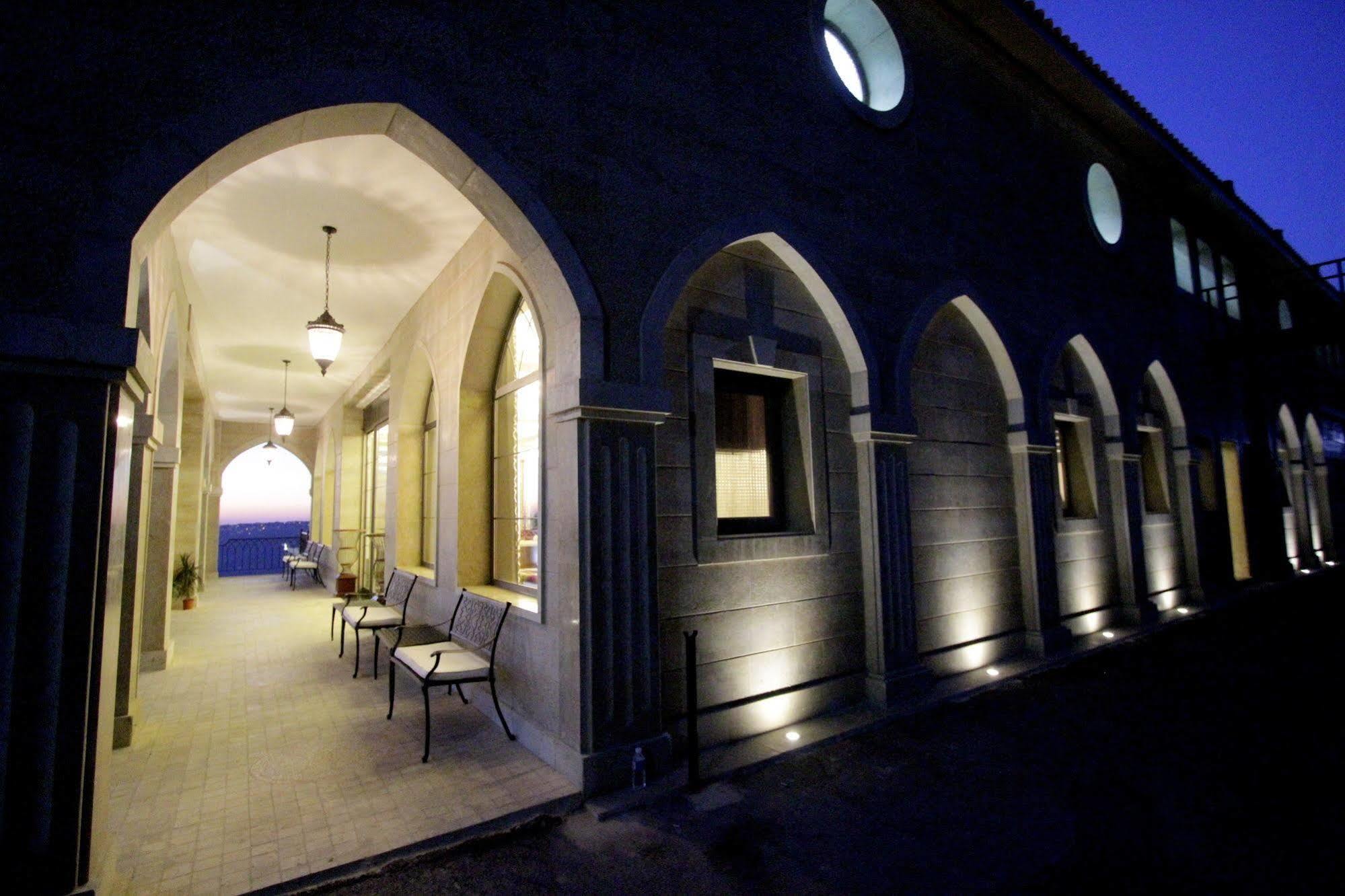 Cherry Blossom Boutique Hotel Bhamdoun Bagian luar foto
