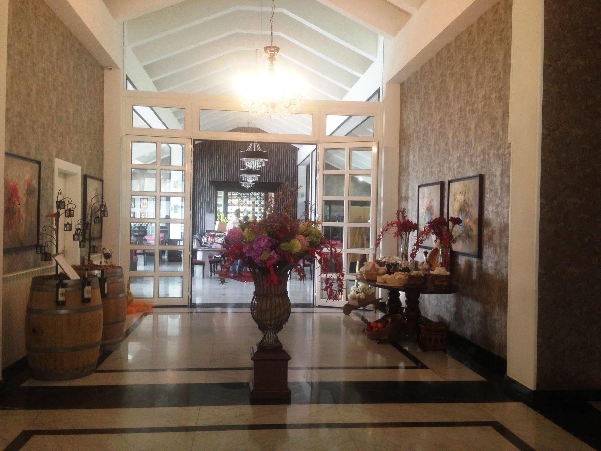 Cherry Blossom Boutique Hotel Bhamdoun Bagian luar foto